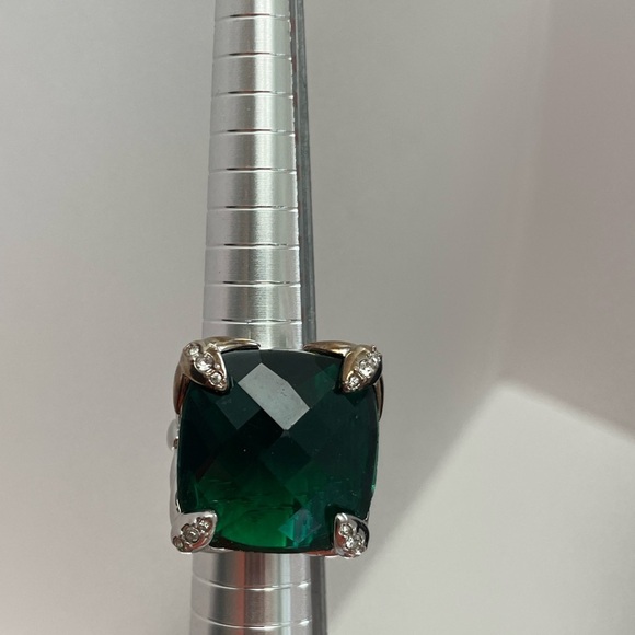 Large square cut green rhinestone ring. Size 6. Matching drop earrings. - Picture 6 of 6